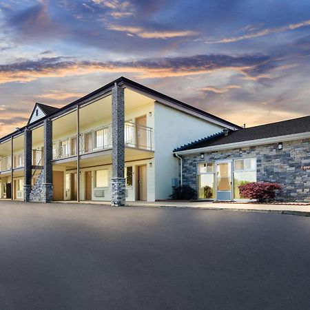 Econo Lodge Lynchburg Bagian luar foto