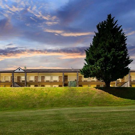 Econo Lodge Lynchburg Bagian luar foto