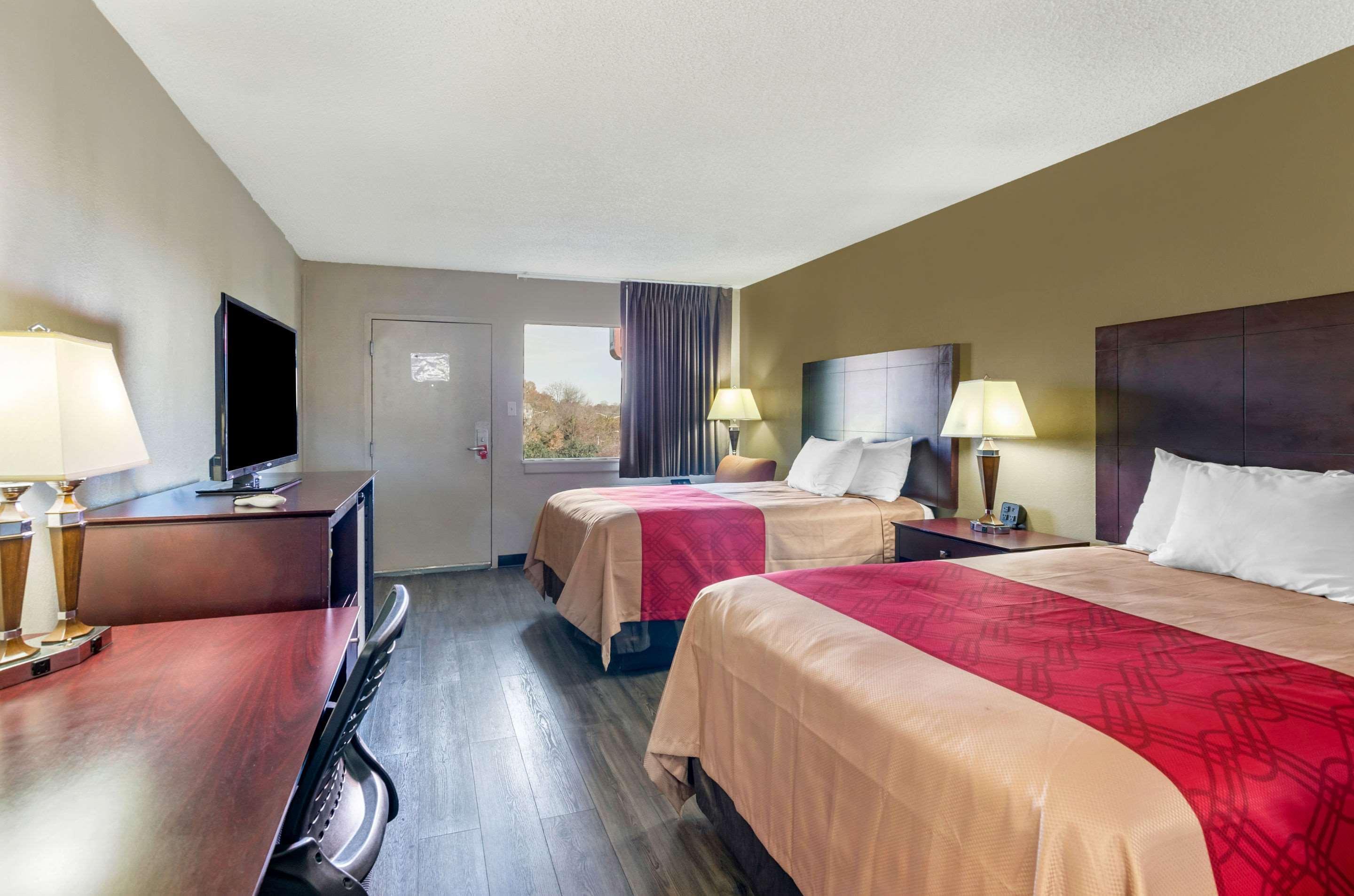Econo Lodge Lynchburg Bagian luar foto