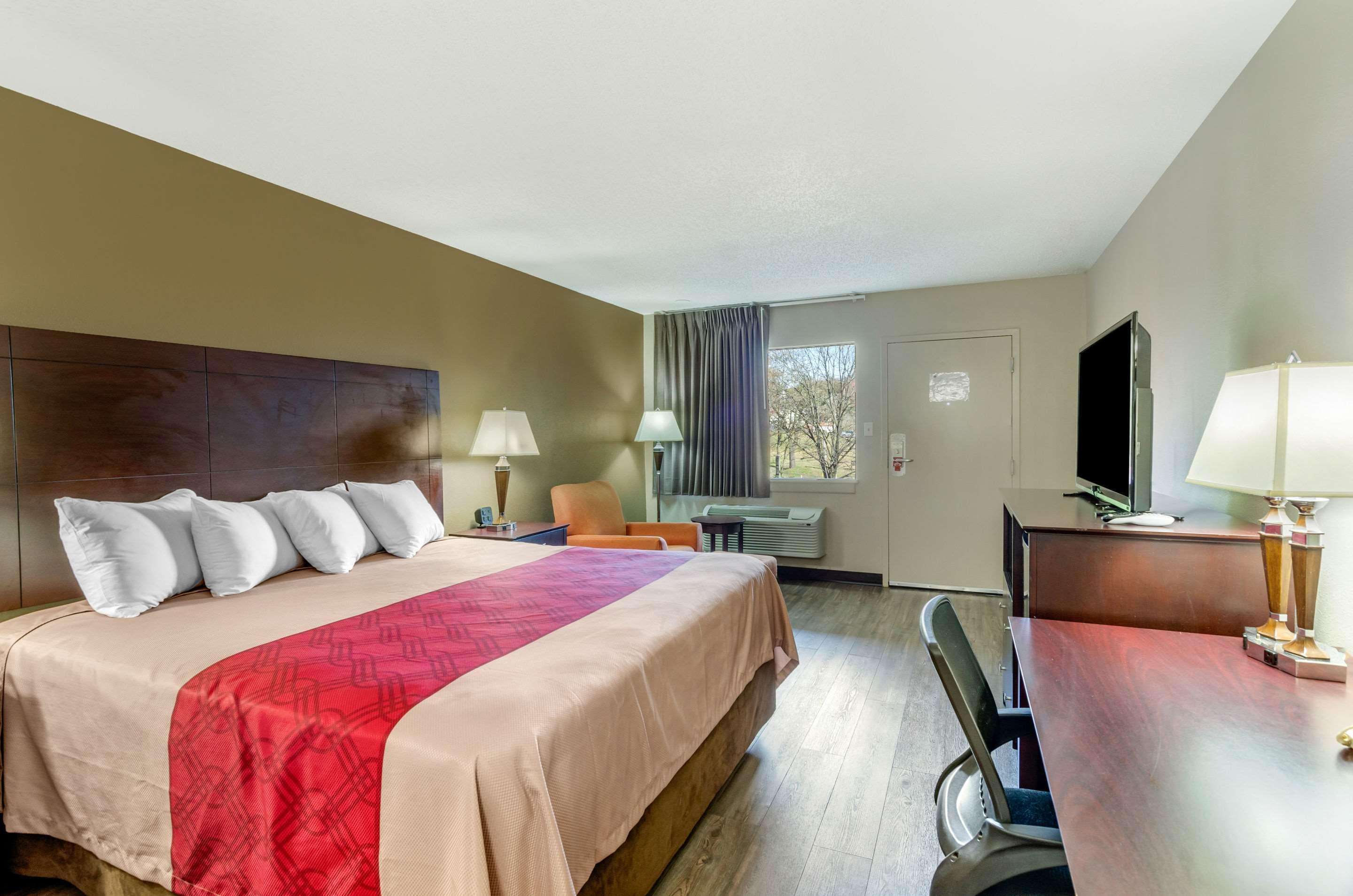 Econo Lodge Lynchburg Bagian luar foto
