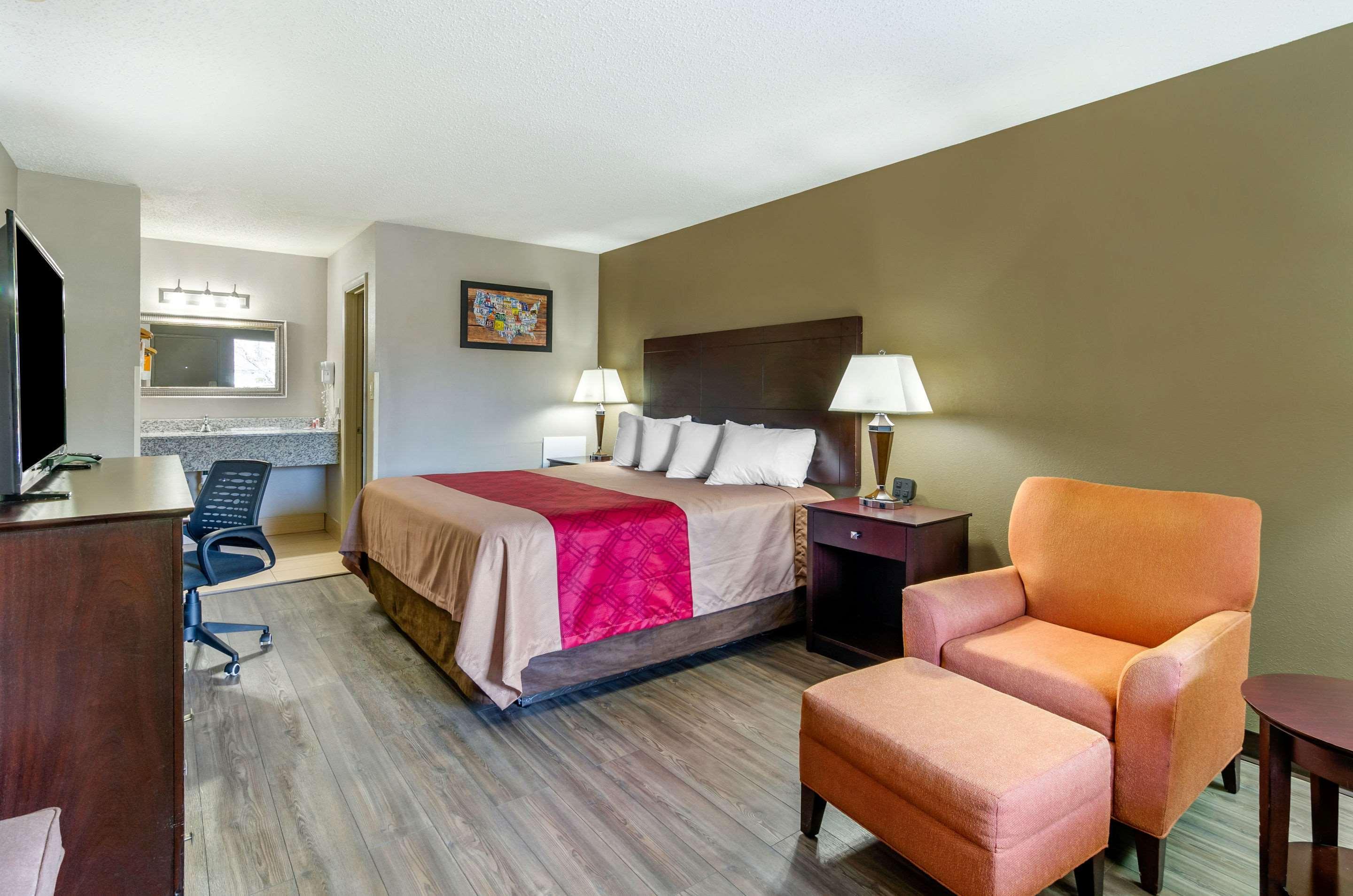Econo Lodge Lynchburg Bagian luar foto
