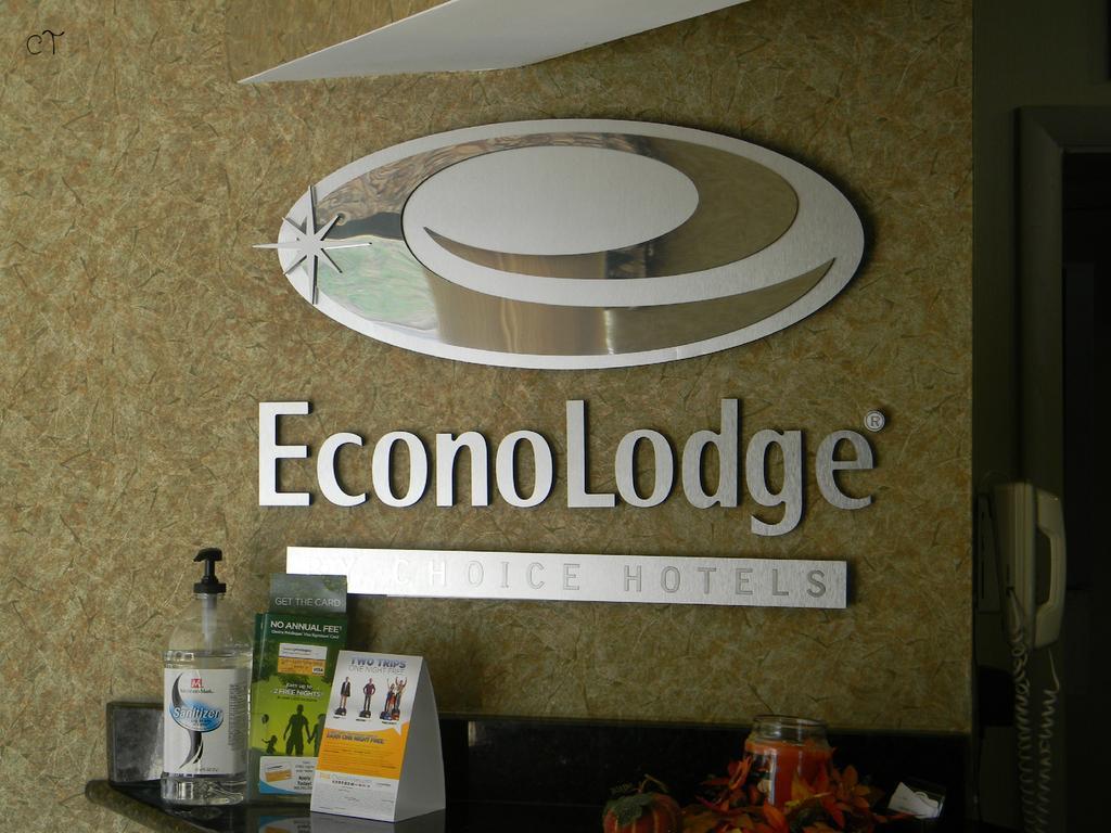 Econo Lodge Lynchburg Bagian luar foto