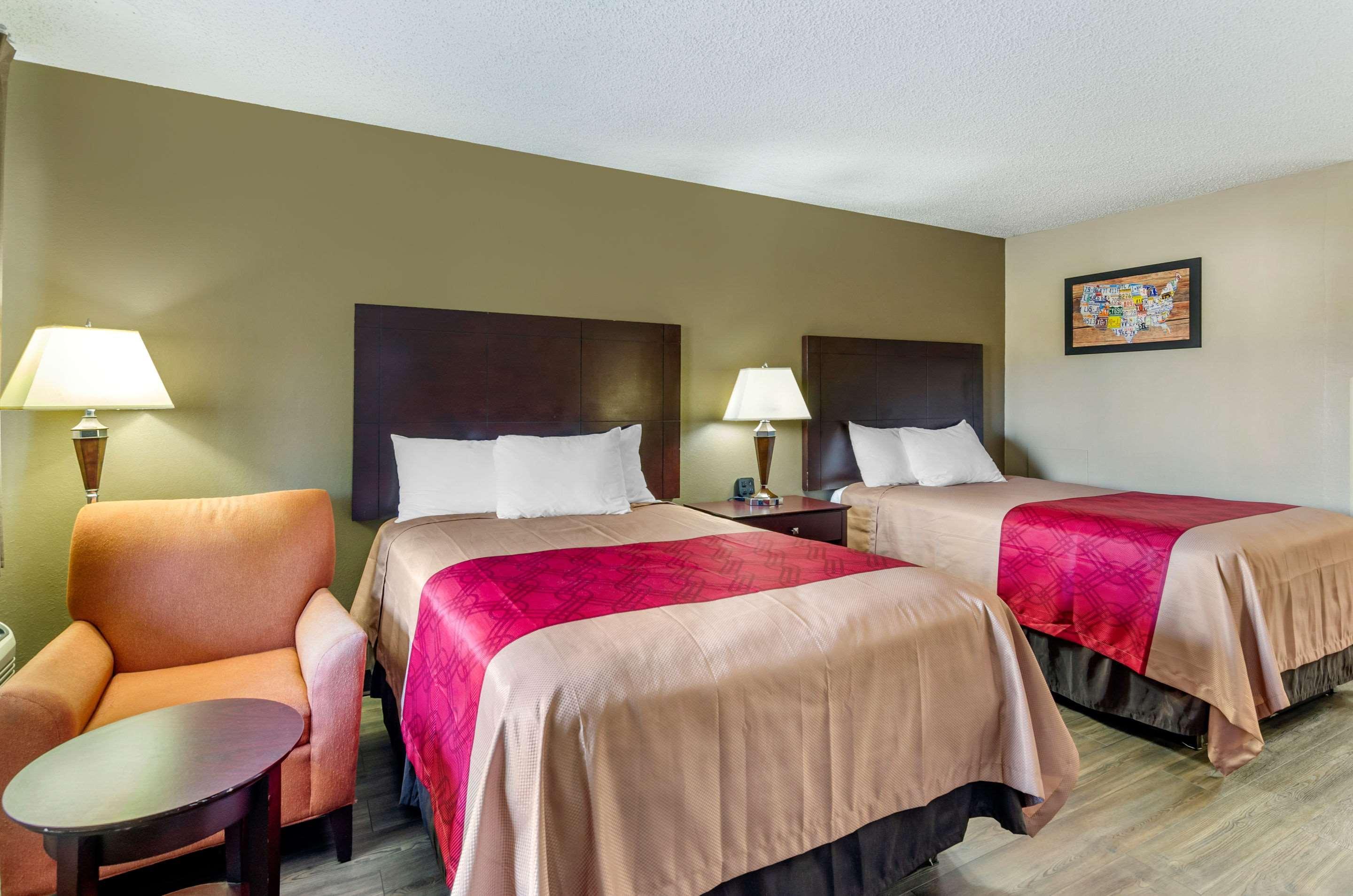 Econo Lodge Lynchburg Bagian luar foto