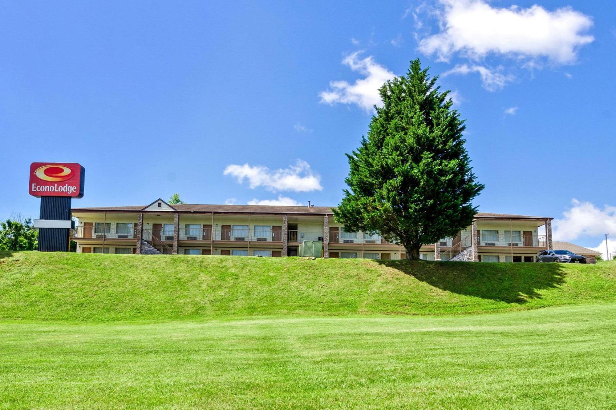 Econo Lodge Lynchburg Bagian luar foto