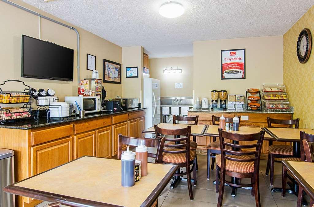 Econo Lodge Lynchburg Restoran foto