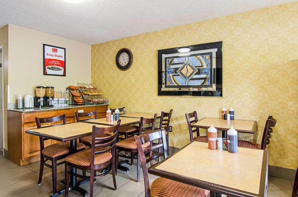 Econo Lodge Lynchburg Restoran foto