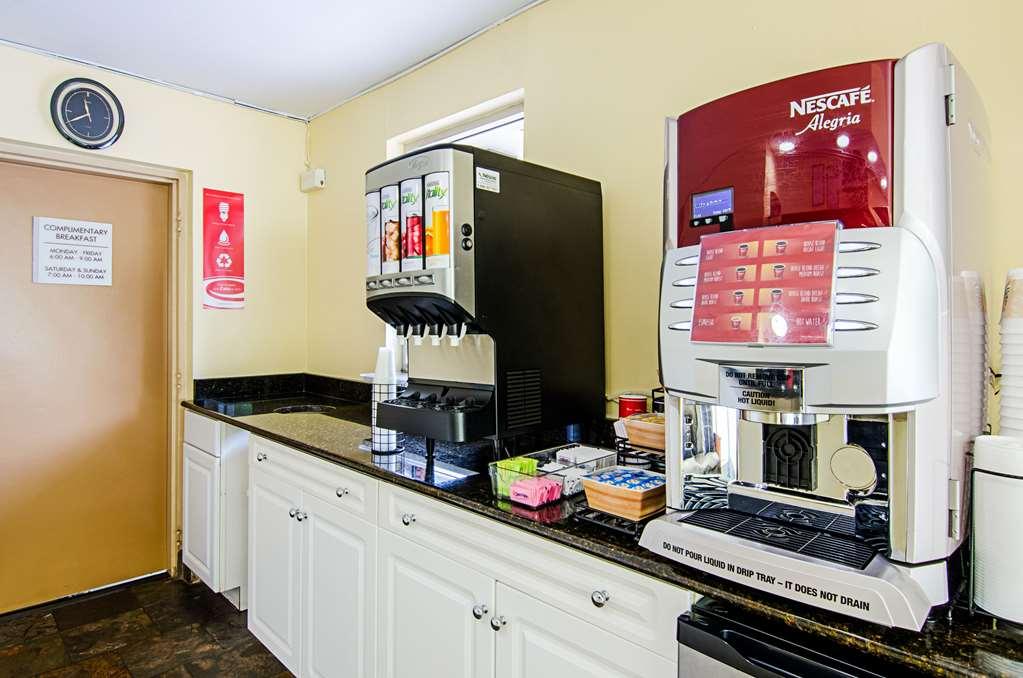 Econo Lodge Lynchburg Restoran foto