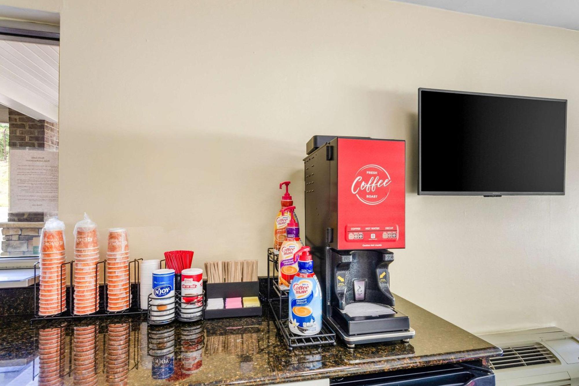 Econo Lodge Lynchburg Bagian luar foto