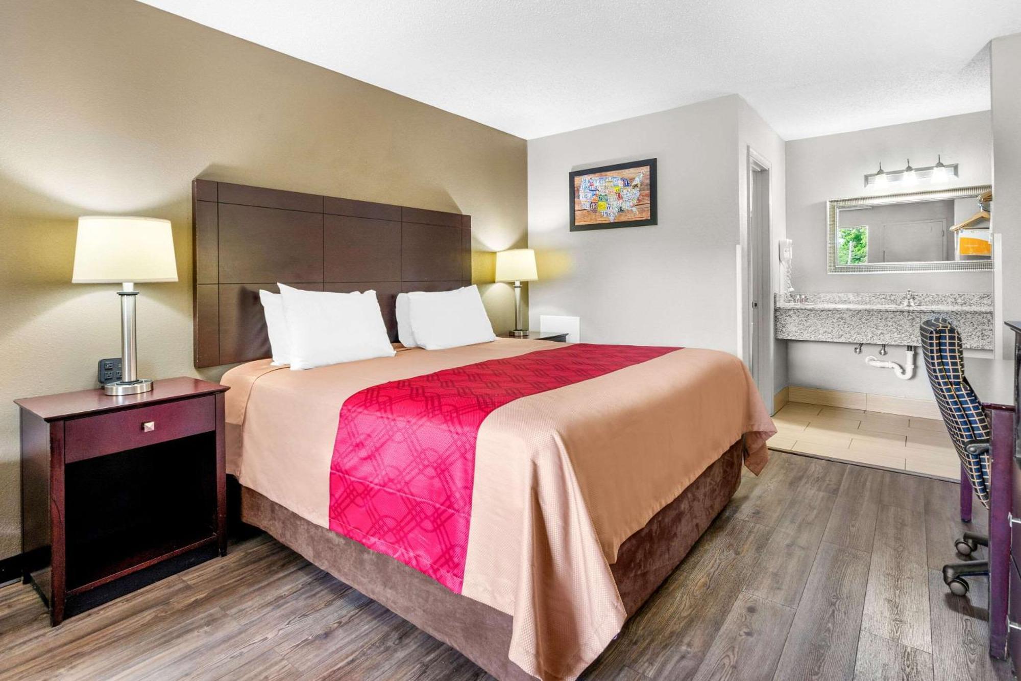 Econo Lodge Lynchburg Bagian luar foto