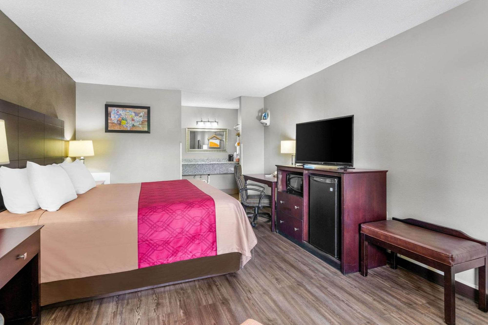 Econo Lodge Lynchburg Bagian luar foto