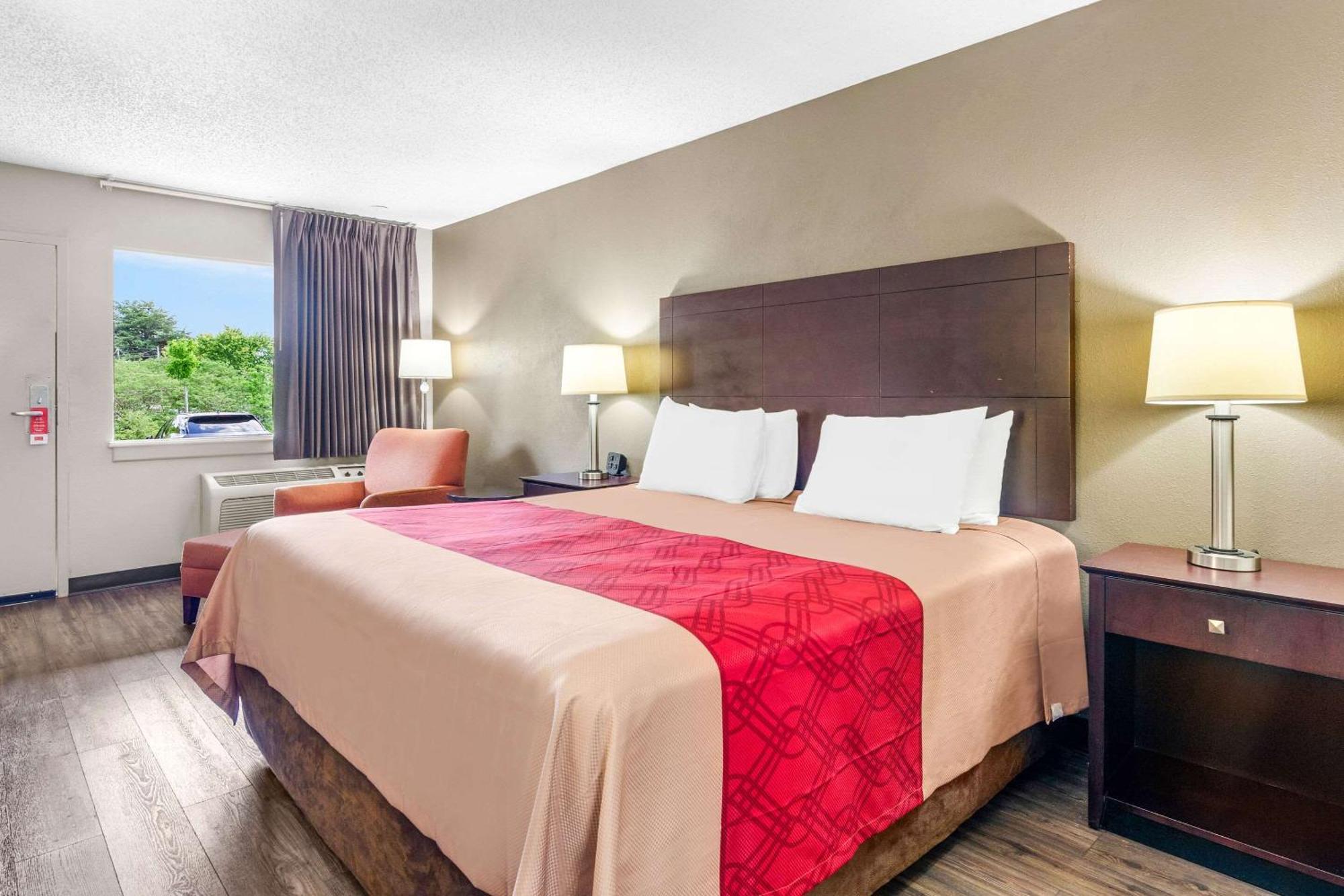 Econo Lodge Lynchburg Bagian luar foto