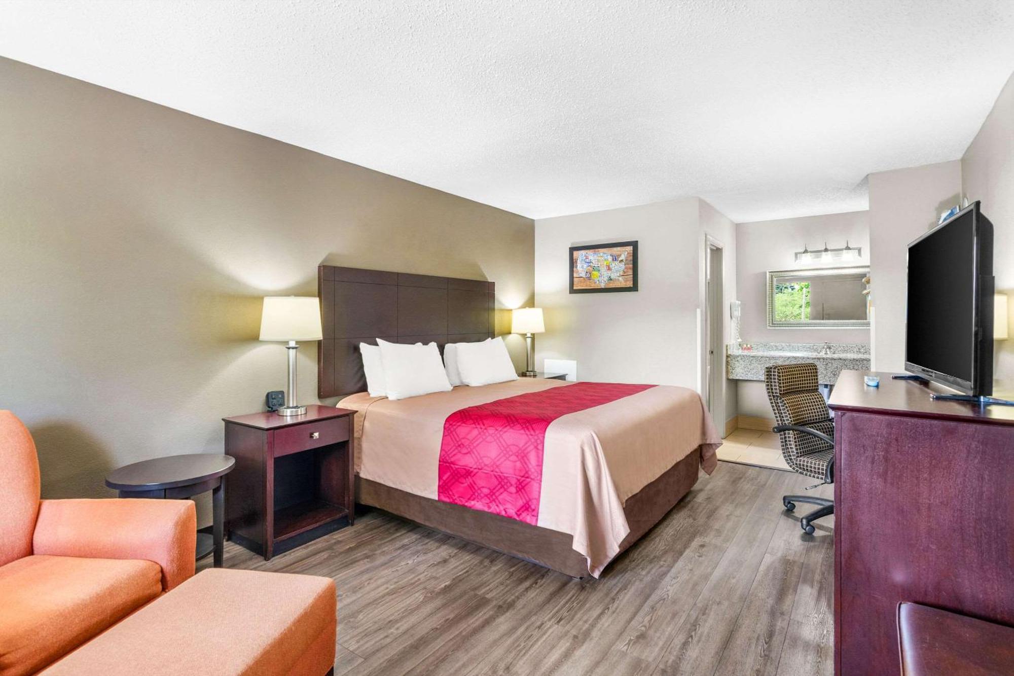 Econo Lodge Lynchburg Bagian luar foto