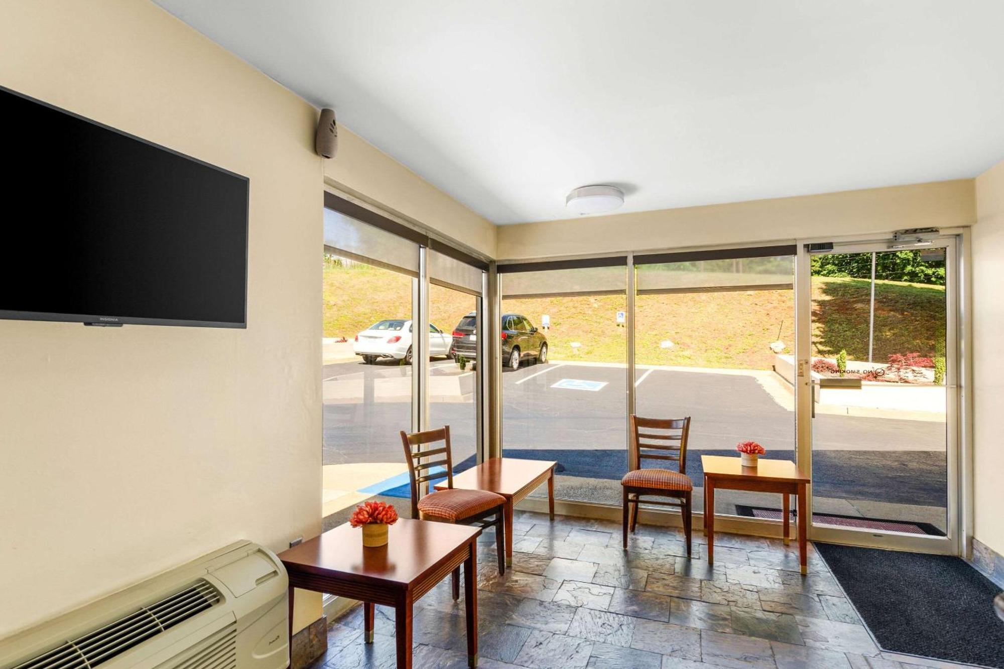 Econo Lodge Lynchburg Bagian luar foto