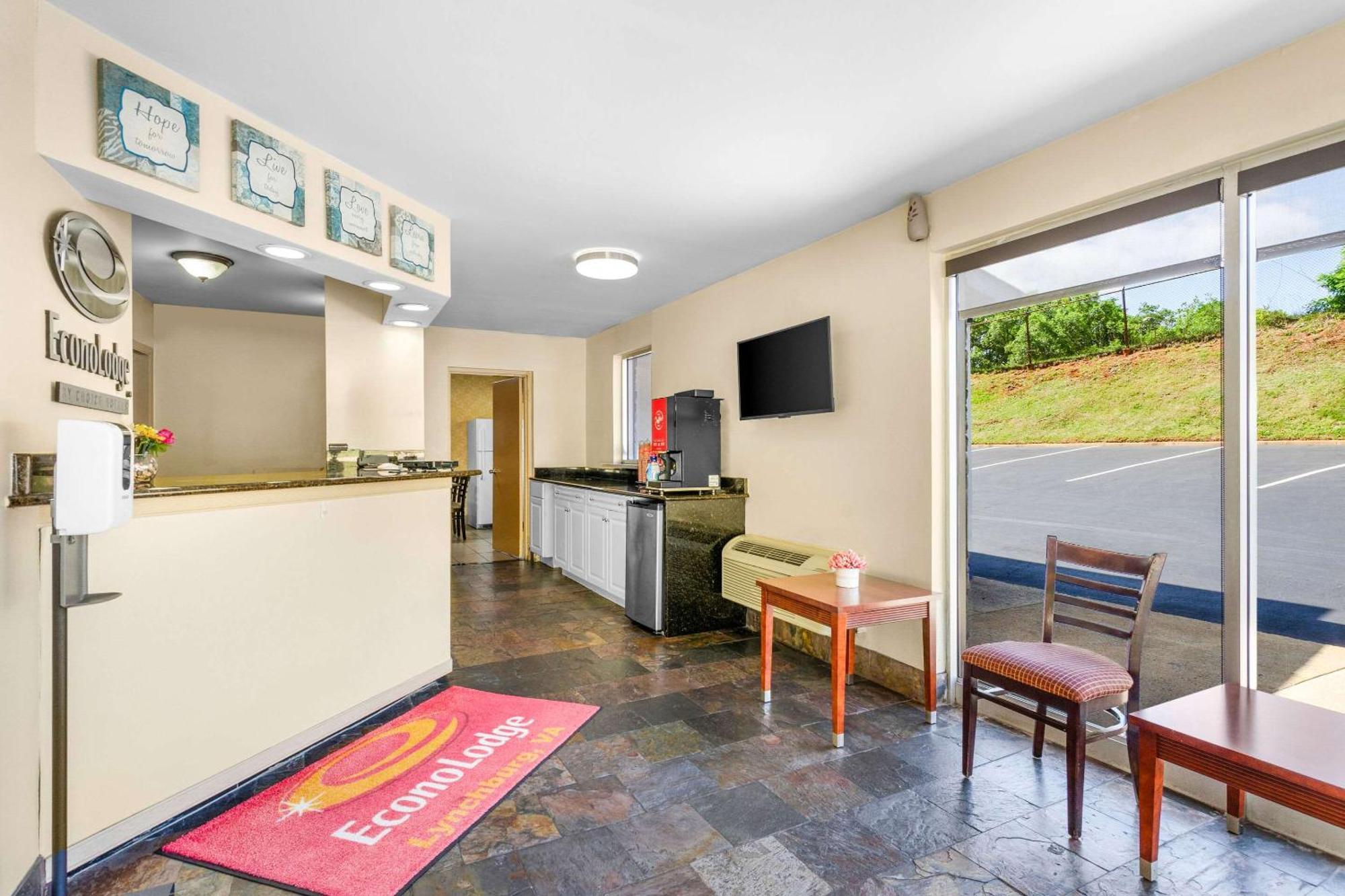 Econo Lodge Lynchburg Bagian luar foto