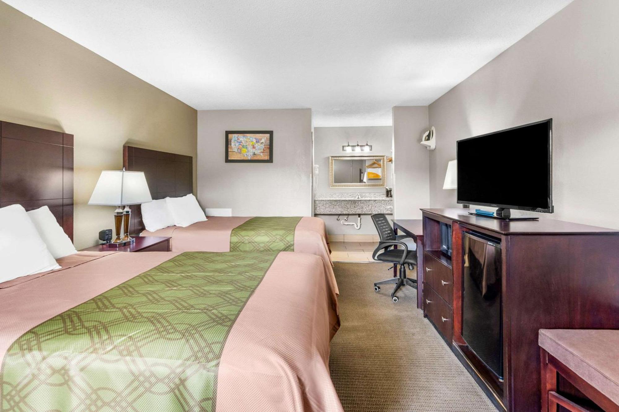 Econo Lodge Lynchburg Bagian luar foto