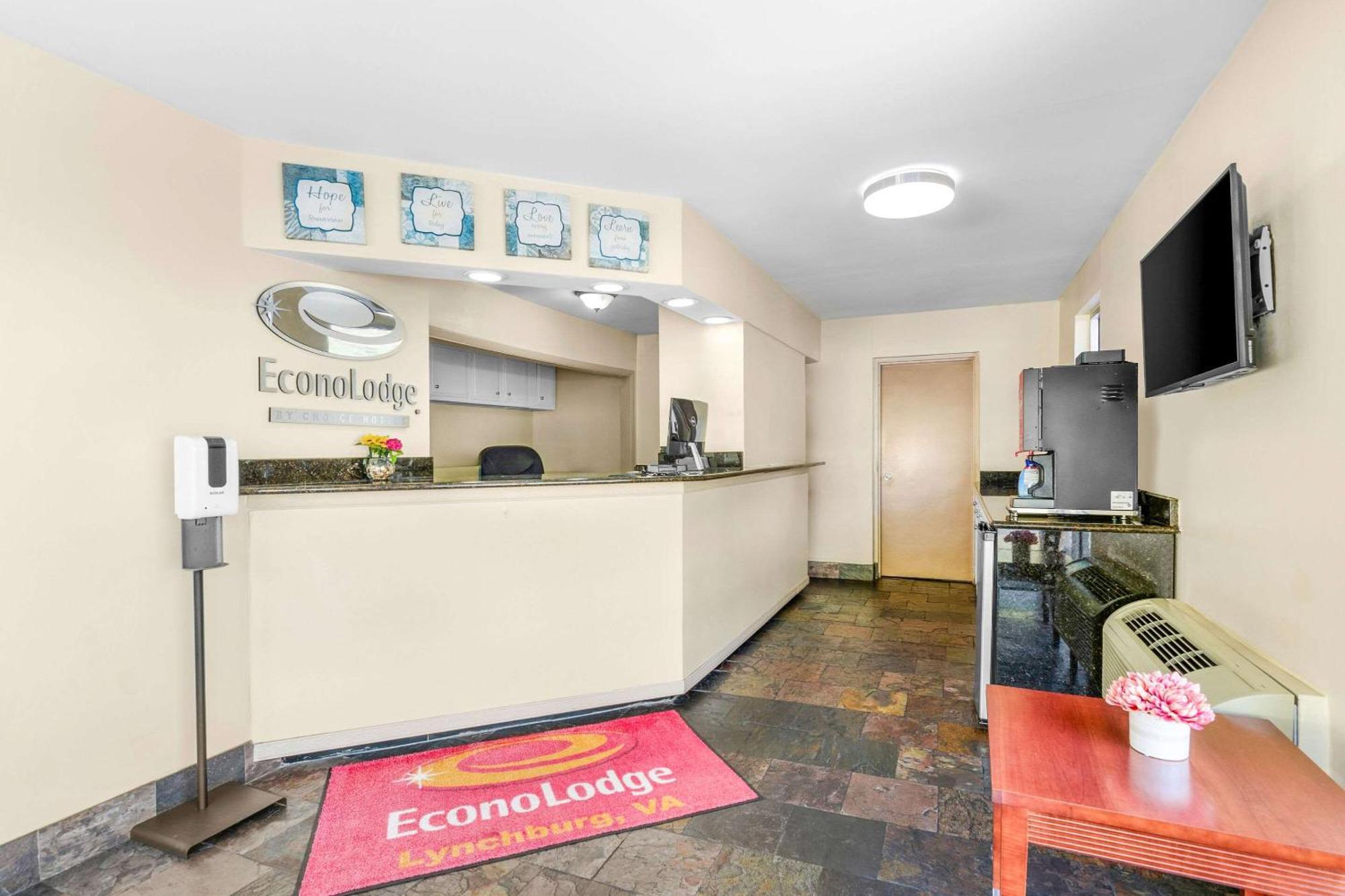 Econo Lodge Lynchburg Bagian luar foto