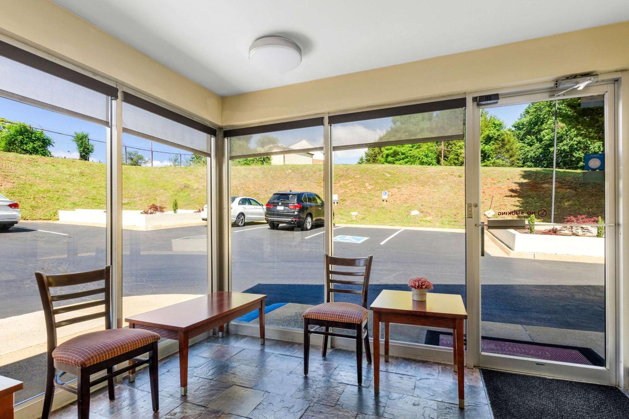 Econo Lodge Lynchburg Bagian luar foto