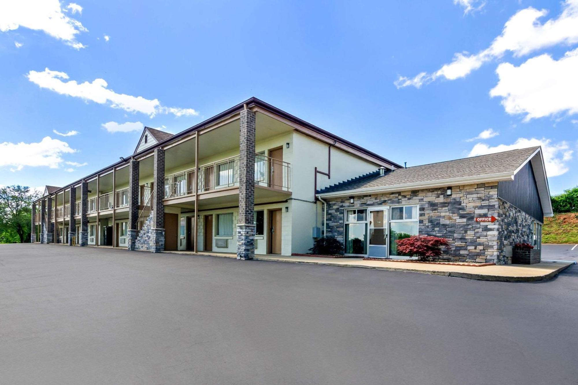 Econo Lodge Lynchburg Bagian luar foto