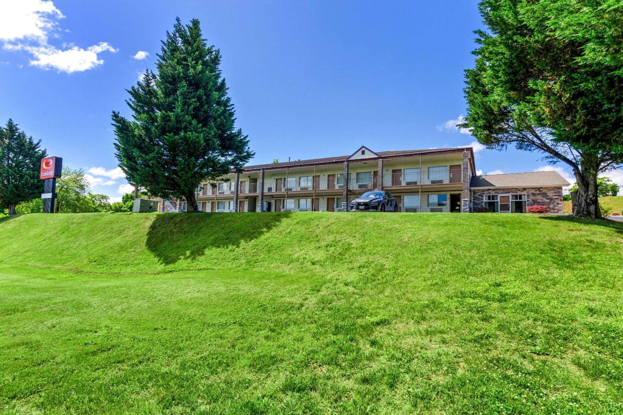 Econo Lodge Lynchburg Bagian luar foto