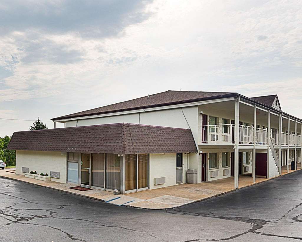 Econo Lodge Lynchburg Bagian luar foto