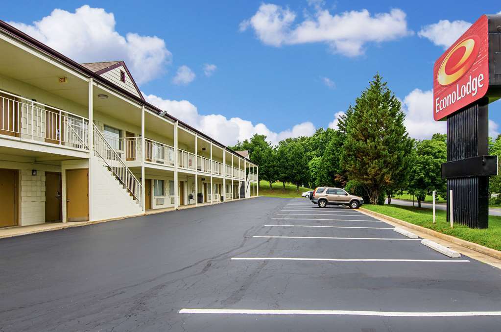 Econo Lodge Lynchburg Bagian luar foto